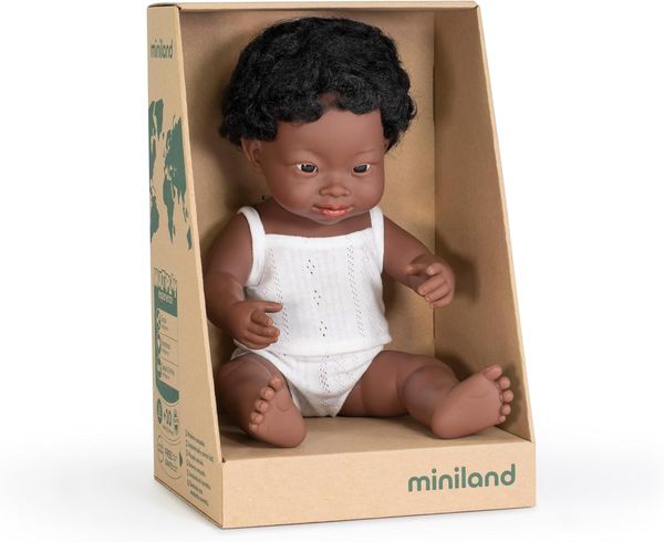 Miniland — Muñeco bebé africano con síndrome de Down (vinilo suave, 38 cm)